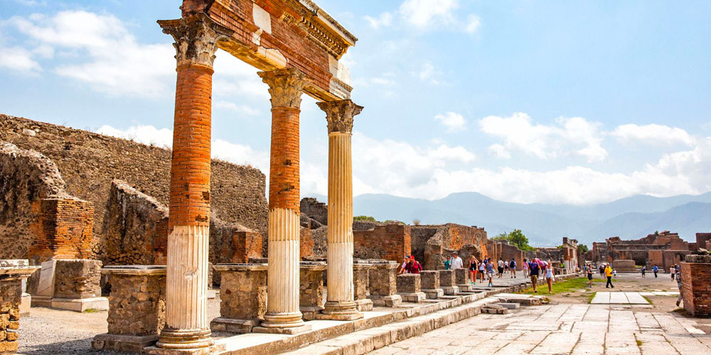 Pompeii guided tour in English